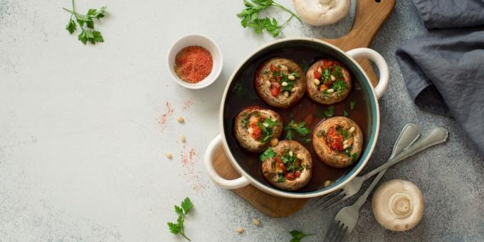 Champignon recheado com tomate seco e nozes