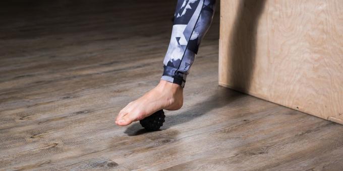 Exercícios para pés planos: Esfera da massagem