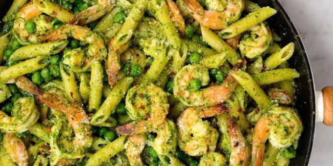 Jantar com pressa: Massa com camarões e ervilhas verdes