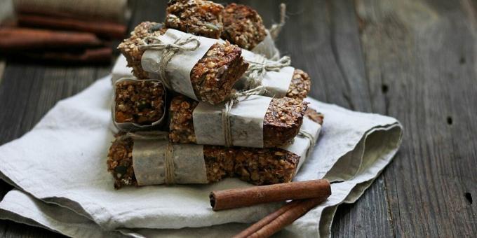 Barras de aveia com nozes, sementes e chocolate