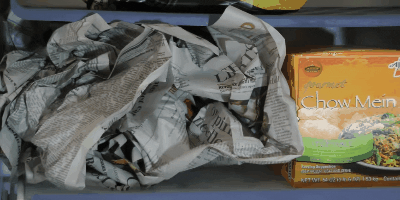 Como se livrar de odores na geladeira usando jornal