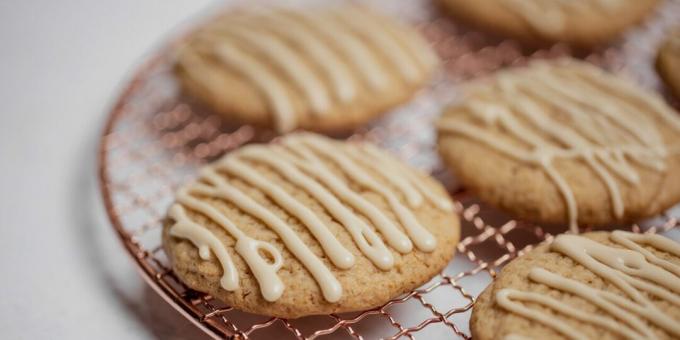 Biscoitos com maçã e glacê