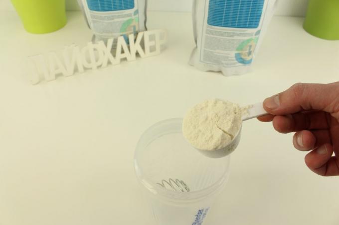 Adicionando SmartFood russo Soylent num shaker