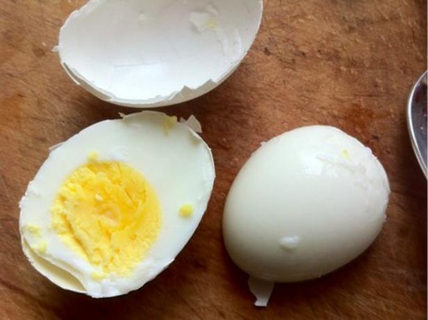 truques de cozinha: ovos como rapidamente limpo cozidos