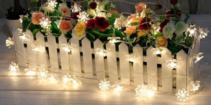 Garland com lanternas, flores