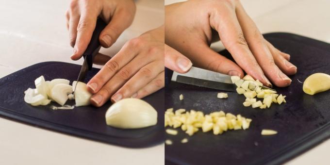 Como cozinhar batatas com carne: pique a cebola e alho