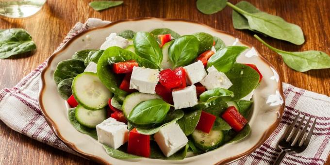 Salada de legumes com queijo