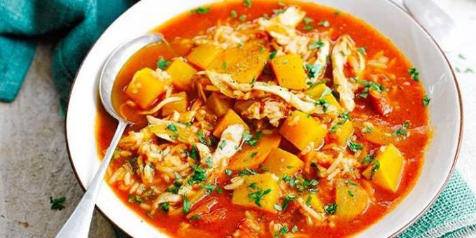 pratos Abóbora: sopa picante com abóbora, peru e arroz