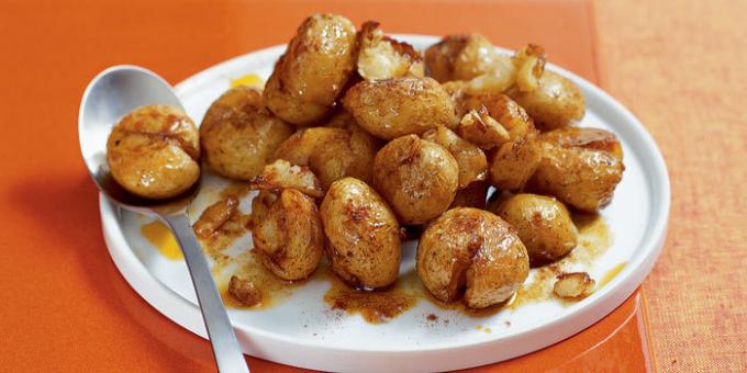 batatas novas crocantes no forno