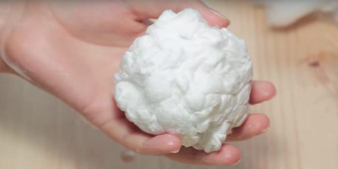 Boneco de neve com suas próprias mãos: criar uma bola de algodão