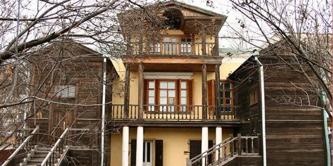 Passeios turísticos em Saratov: Casa-Museu de Chernyshevsky