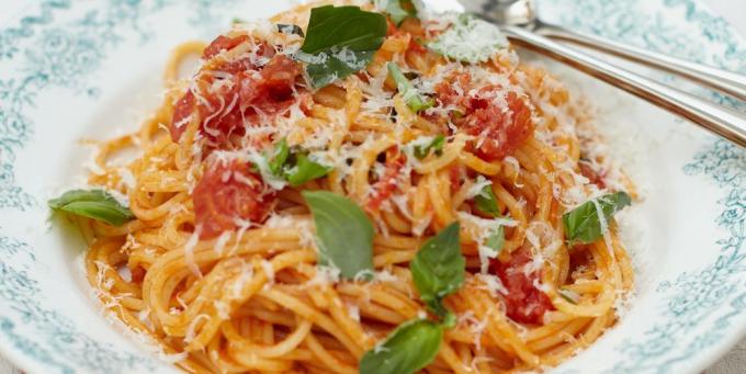 Receita de macarrão com molho de tomate