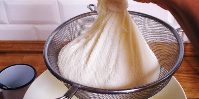 Como fazer queijo caseiro: se livrar do soro