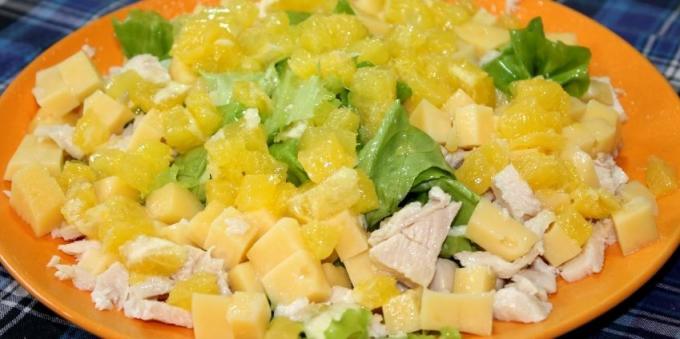 Receitas para saladas sem maionese Salada c frango, queijo e laranja