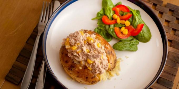 Batatas recheadas com atum e milho