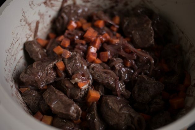 Bife Borgonha: coloque a carne de volta na frigideira
