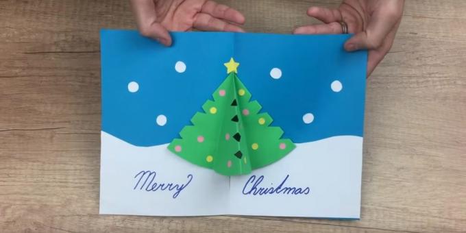 cartão de Natal com suas próprias mãos com a árvore de Natal dentro do volumétrica
