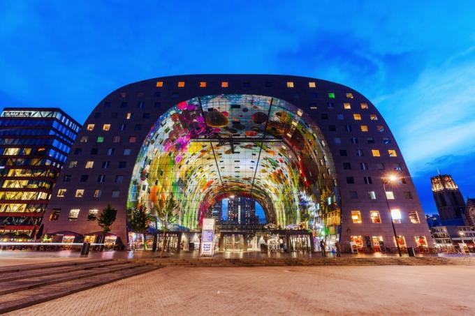 arquitectura europeia: Markthal no mercado Blaak de Rotterdam