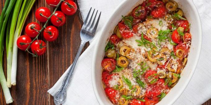 Filé de tilápia com tomate e azeitona no forno