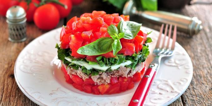 Salada de mussarela com atum e alho: uma receita simples