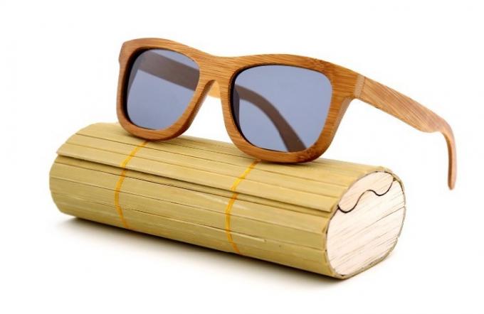óculos de sol de madeira