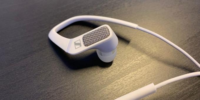 Sennheiser Ambeo inteligente Headset: grelha, atrás da qual estão escondidos microfones estéreo