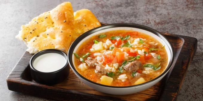 Mastava - sopa uzbeque com carne e arroz