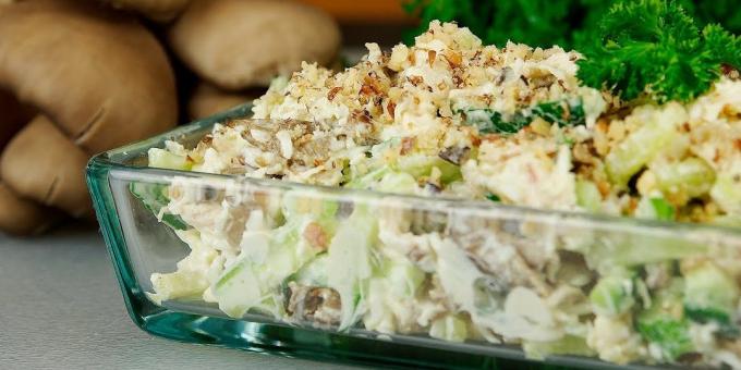 Salada com cogumelos, pepino e ovos: uma receita simples