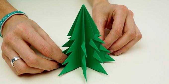 Como fazer uma árvore de Natal de papel com suas próprias mãos