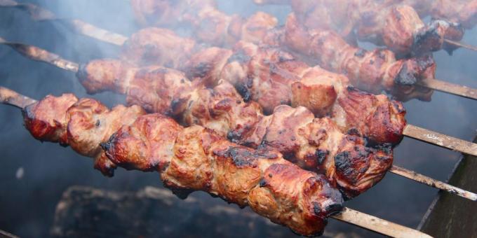 Como cozinhar carne de churrasco: marinada de suco de romã