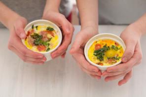 Pequeno-almoço saudável, que seus filhos serão capazes de cozinhar por 2 minutos