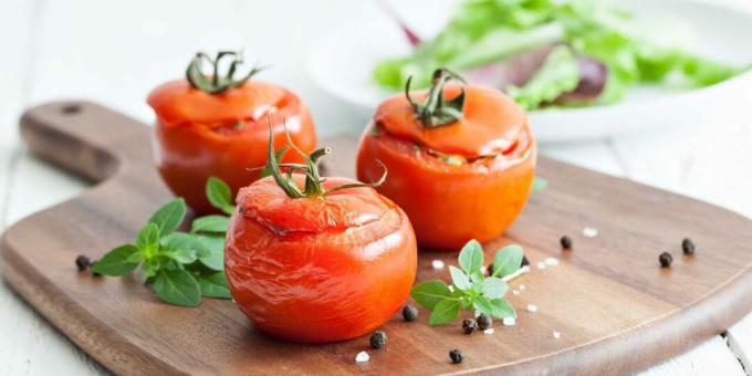 Tomates recheados com carne e bulgur