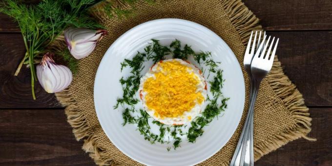 Salada de fígado de galinha em camadas