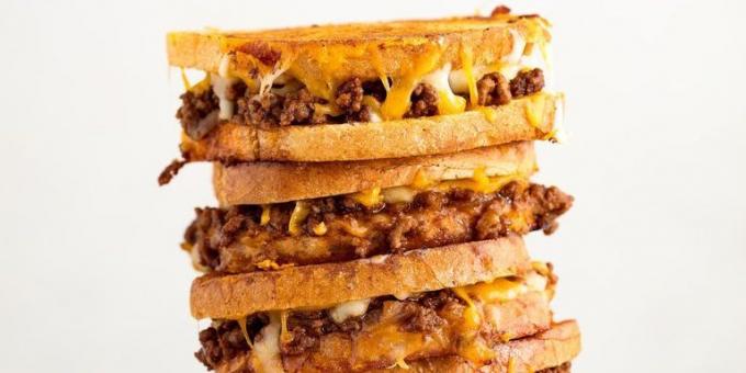Jantar com pressa: Sanduíche com queijo e carne