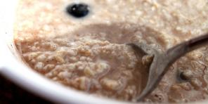 Breve Oatmeal: como preparar frio e pequeno-almoço quente por 5 minutos