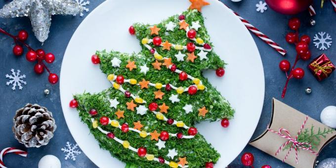Salada de árvore de natal com frango e milho: uma receita simples