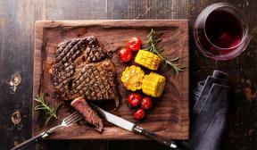 Bife de lombo com molho de conhaque