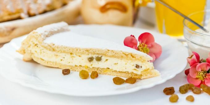 Torta de requeijão com semolina e passas