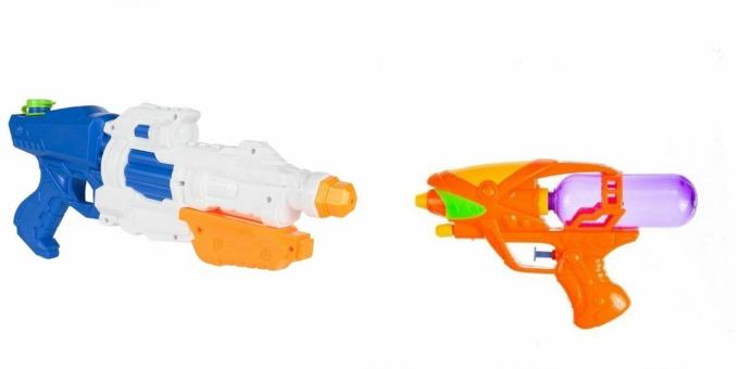 O que dar a um menino de 5 anos de aniversário: uma pistola d'água ou um blaster