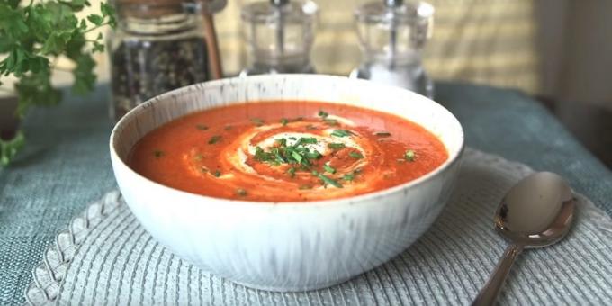 Sopa de tomate com couve-flor, pimentão, cebola e alho: receita fácil