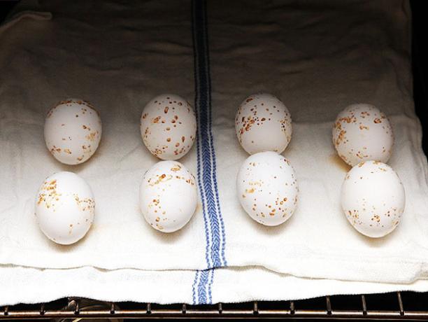 Como cozinhar os ovos no forno
