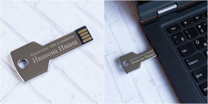cartão de memória flash na forma de uma chave