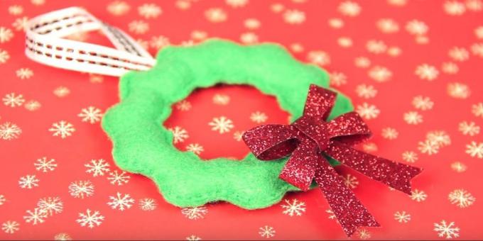 brinquedos de Natal com suas próprias mãos: costurar e arco brinquedo decorar
