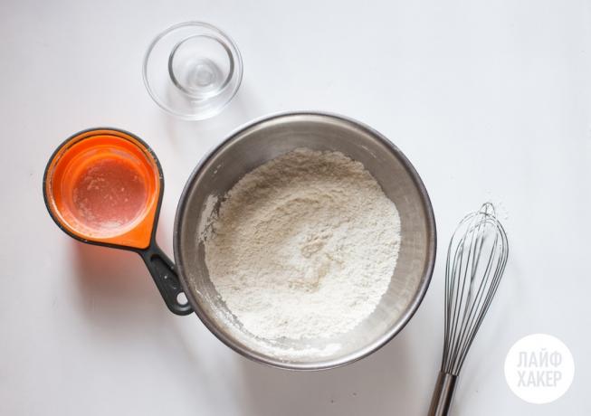 Como cozinhar panquecas: Misture os ingredientes secos