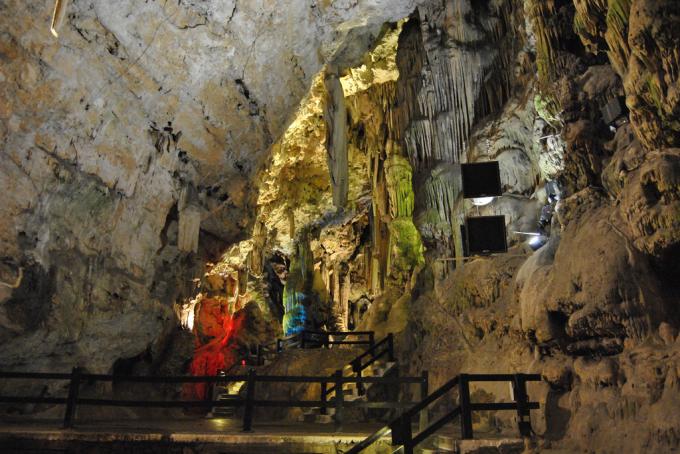 caverna de calcário em Gibraltar St. Caverna de Michael