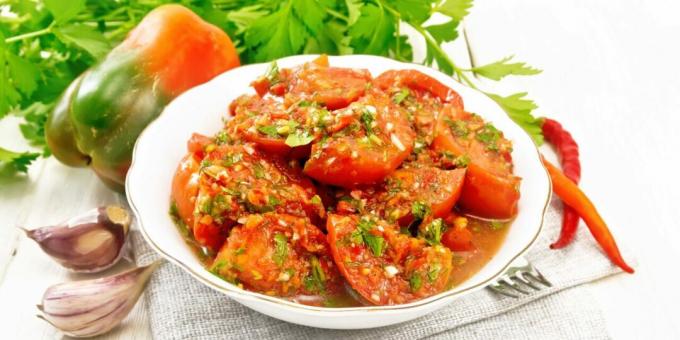 Tomates em conserva com pimentão e alho