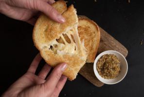 Como cozinhar o perfeito sanduíche de queijo grelhado