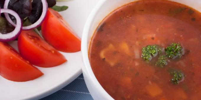 sopas de legumes: sopa de tomate com pimentas