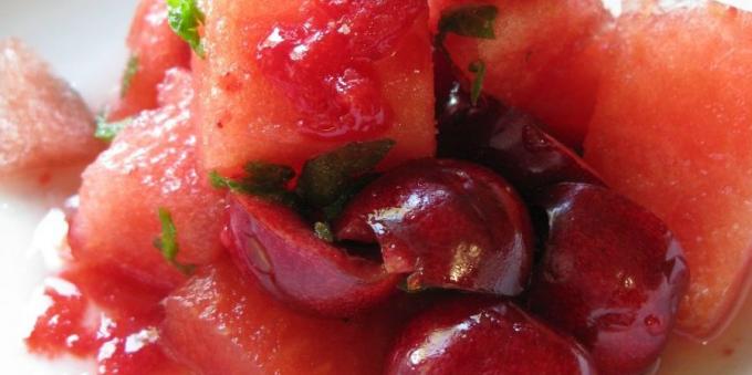 salada de frutas: melancia salada-menta com cereja