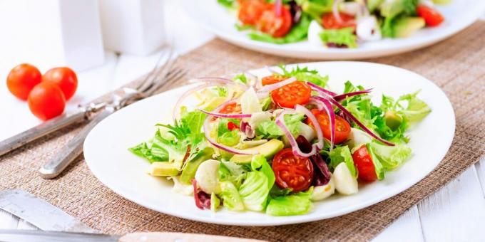 Salada de mussarela, abacate e cereja: uma receita simples